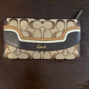 Vintage Coach Wallet. My friend bought this in the 1980’s. Barely used!!